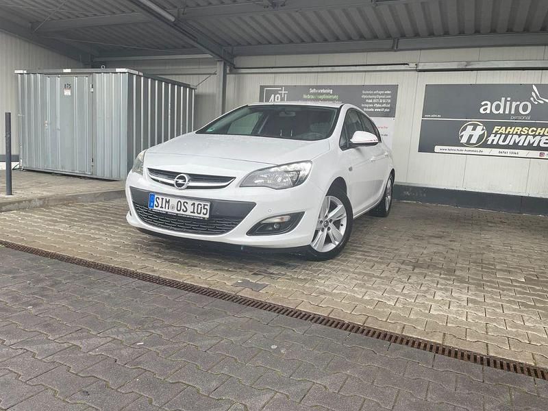 Gebraucht Opel Astra Selection 136 PS (100 kW) 2014 Weiß Limousine