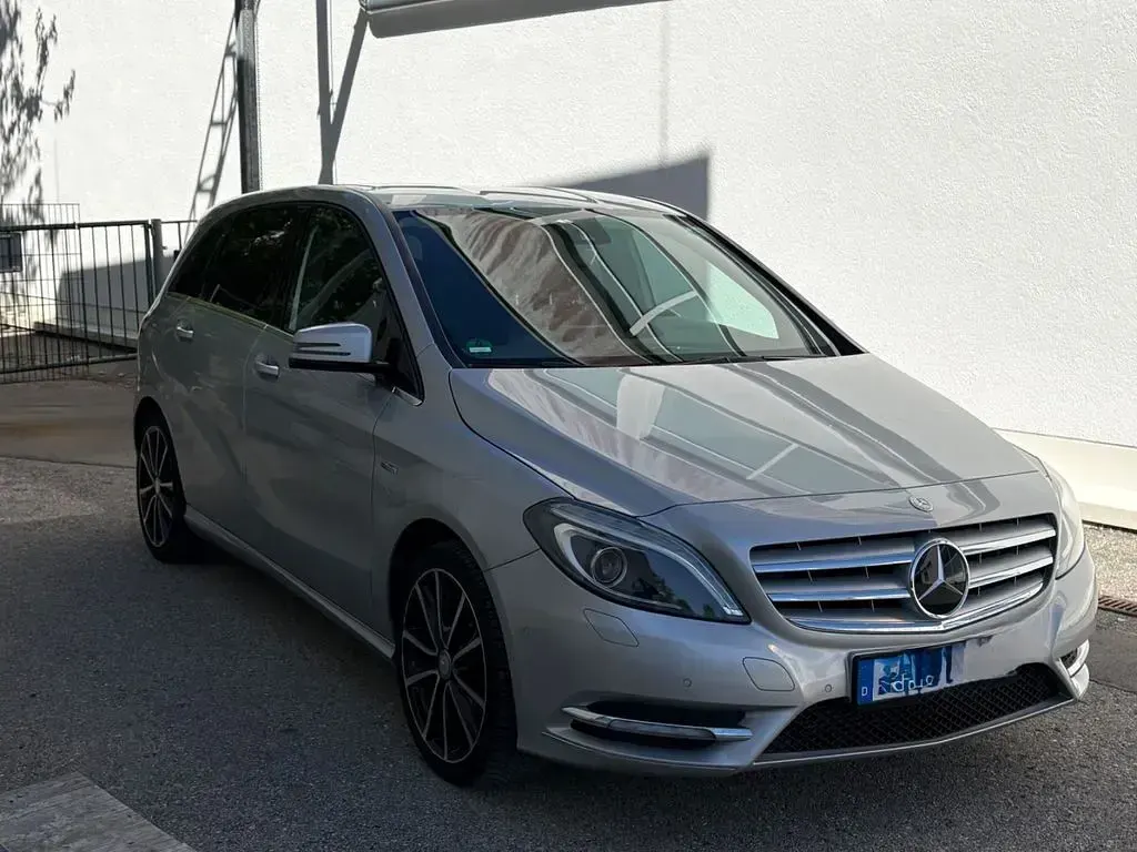 Second-hand Mercedes B200 156 CP (114 kW) 2012 Argintiu Monovolum