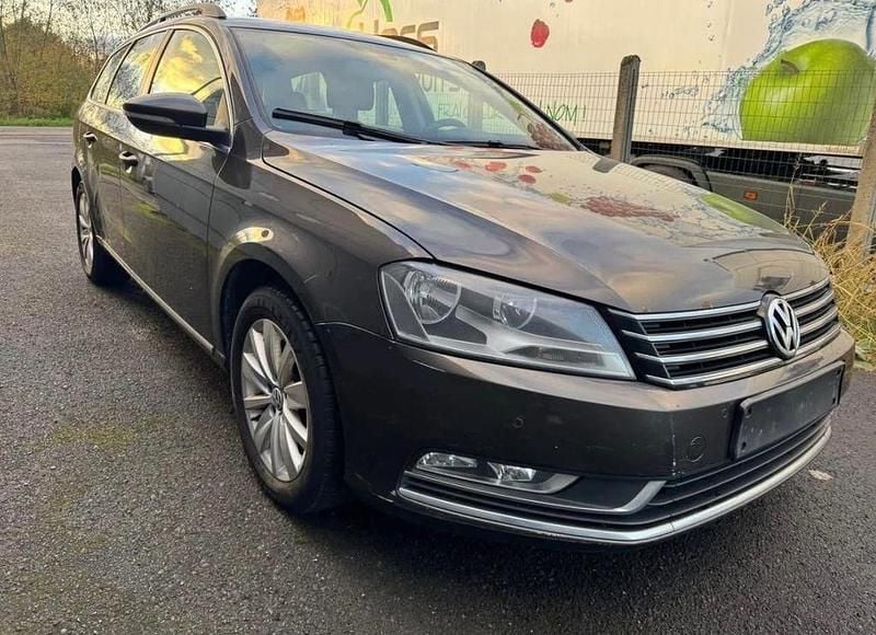 Braun Gebraucht 2014 VW Passat Limousine | 3.500 € (Etwas zu teuer) - Bild 1/4