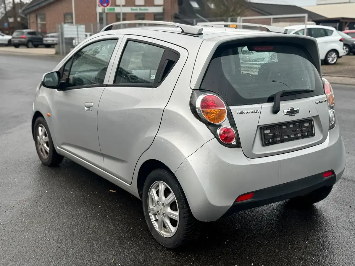 Używany Chevrolet Spark 82 KM (60 kW) 2012 Srebrny Hatchback