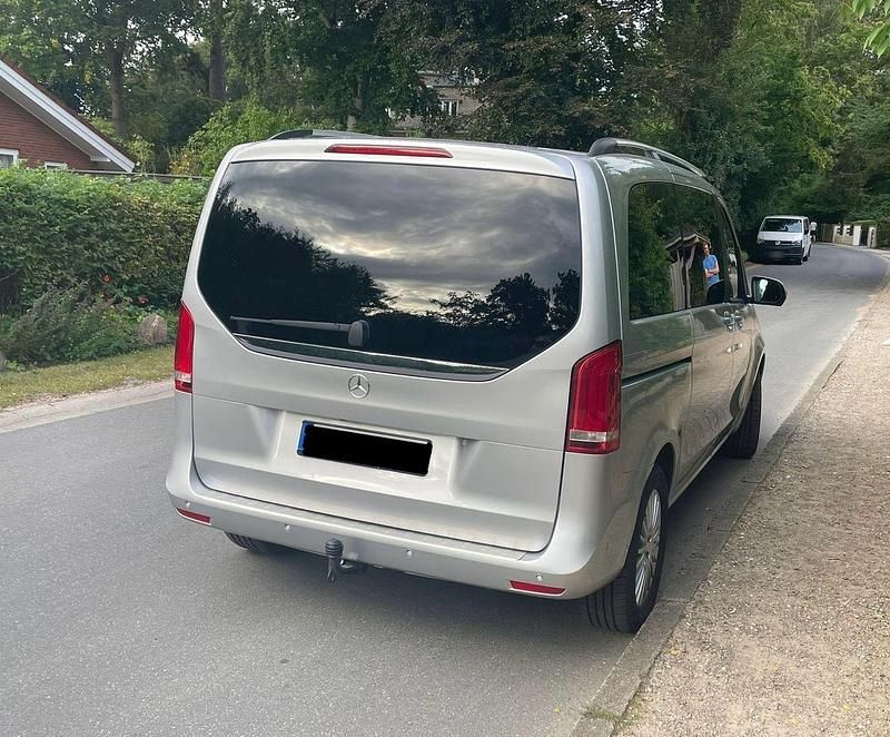 Gebraucht Mercedes V220 163 PS (119 kW) 2019 Silber Van / Kleinbus