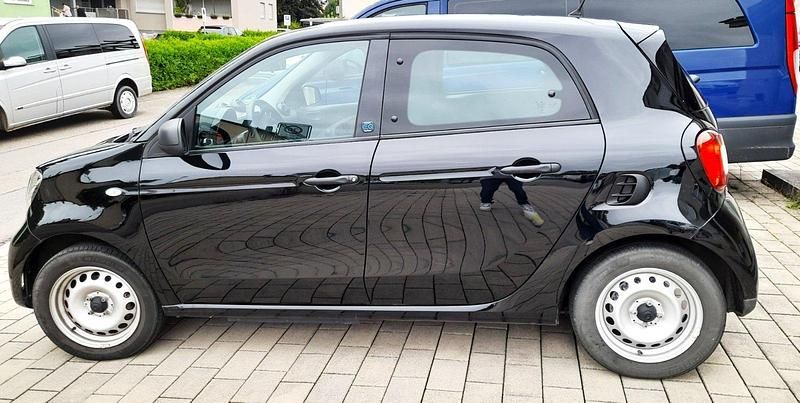 Schwarz Gebraucht 2022 Smart ForFour Electric Drive Limousine | 10.710 € (Fairer Preis) - Bild 1/4