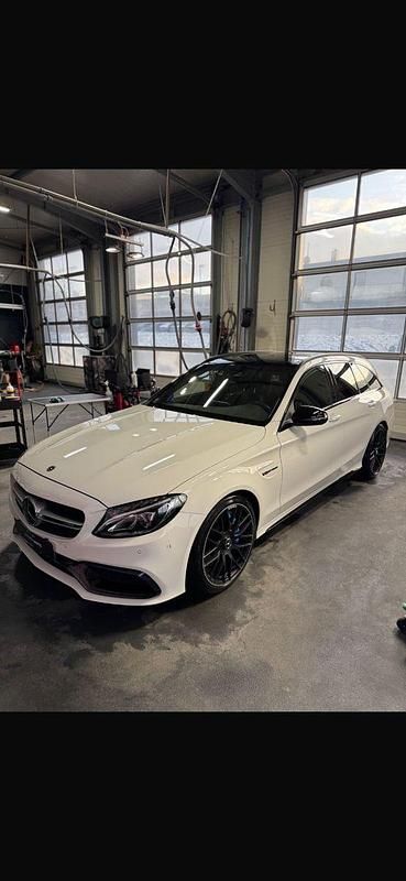 Weiß Gebraucht 2018 Mercedes C63 AMG AMG Kombi | 41.800 € (Fairer Preis) - Bild 1/4