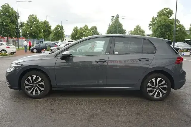 Gebraucht VW Golf VIII Active 150 PS (110 kW) 2023 Grau Limousine