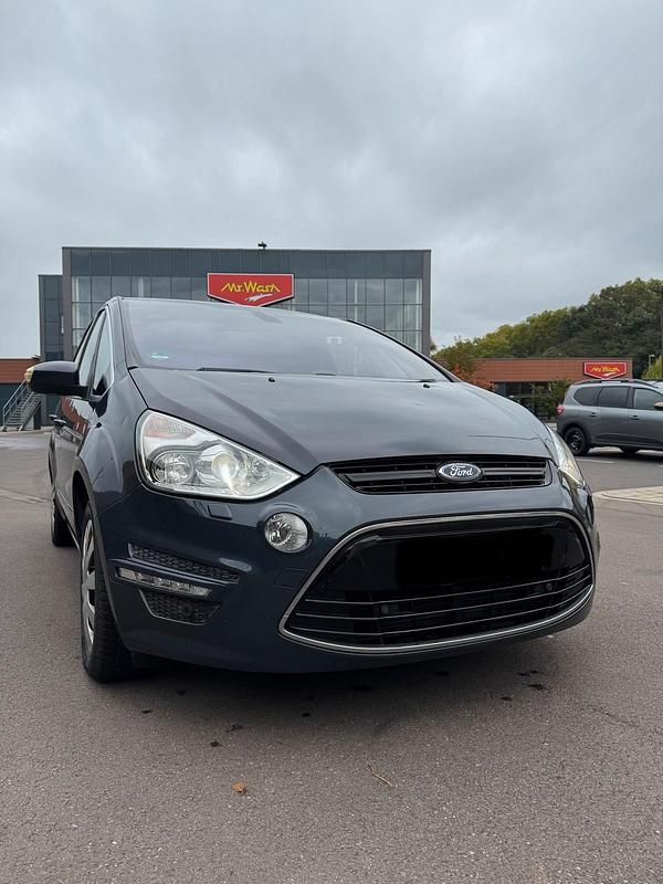 Grau Gebraucht 2010 Ford S-MAX Titanium Van / Kleinbus | 3.200 € - Bild 1/4