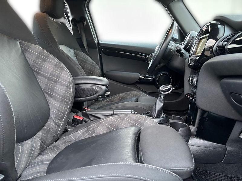 Gebraucht Mini Cooper 136 PS (100 kW) 2018 Schwarz Kleinwagen