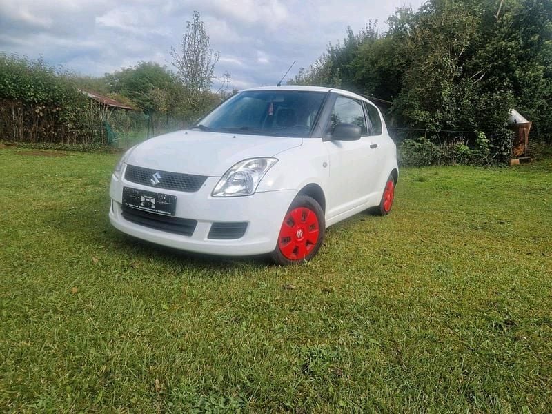 Weiß Gebraucht 2008 Suzuki Swift Kleinwagen | 2.800 € - Bild 1/4