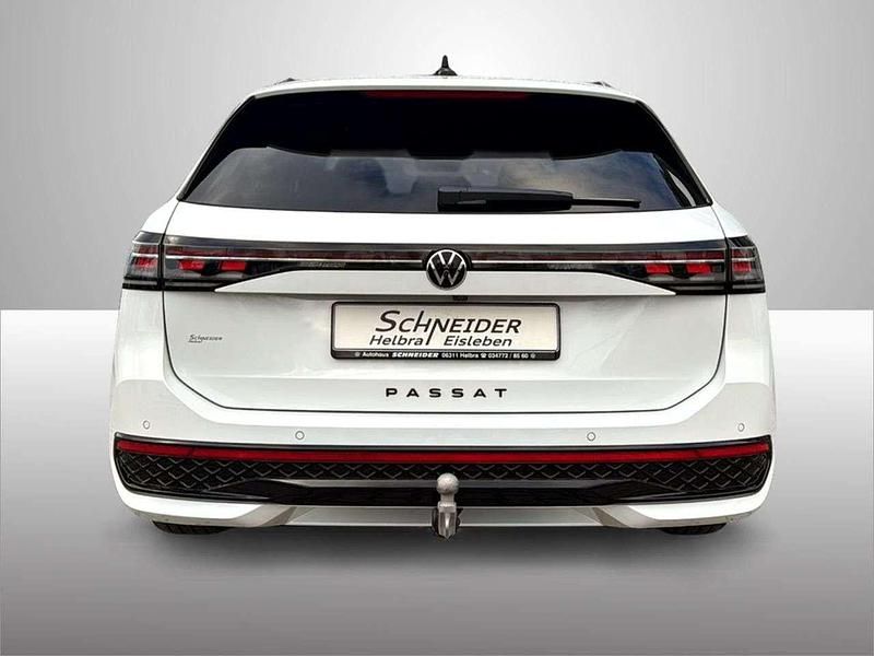 Gebraucht VW Passat R-line 150 PS (110 kW) 2024 Oryxweiß perleffekt (metallic) Kombi