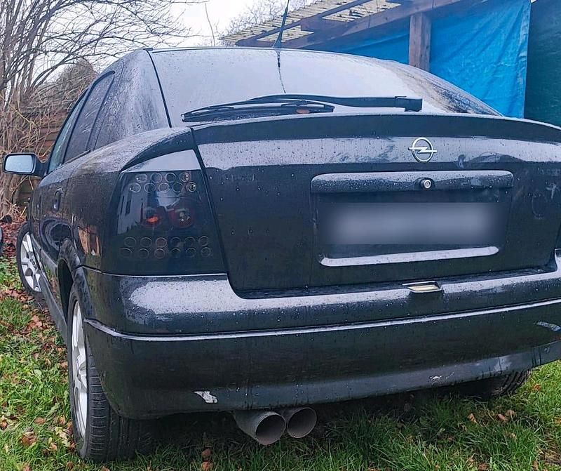 Schwarz Gebraucht 2001 Opel Astra Limousine | 500 € (Superpreis) - Bild 1/4