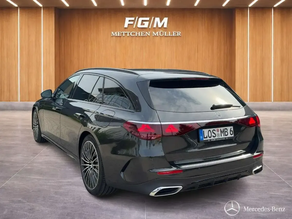 Gebraucht Mercedes E300 AMG line 313 PS (230 kW) 2026 Lack graphitgrau Kombi