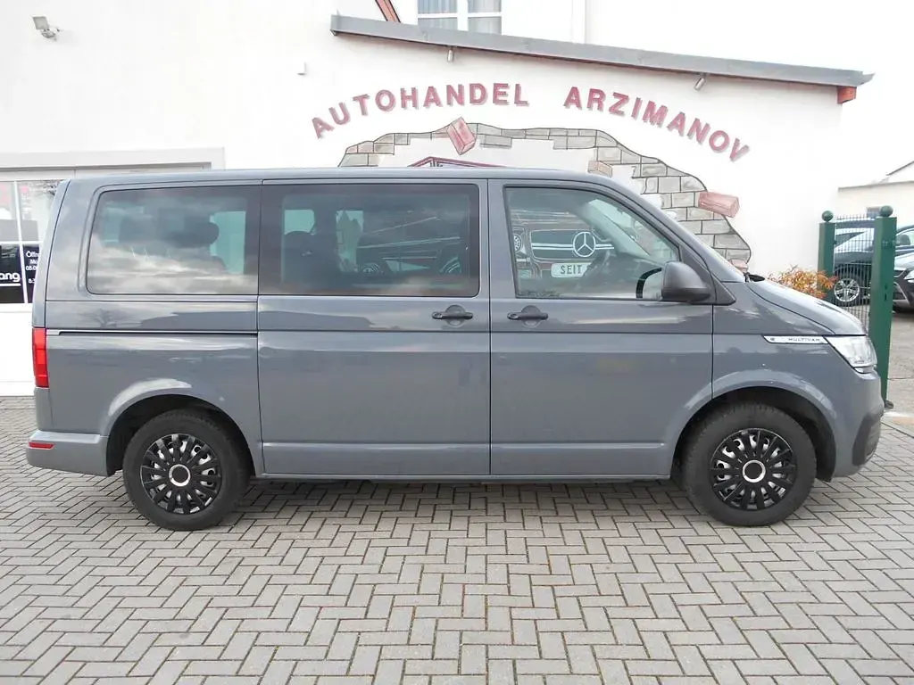 Gebraucht VW Multivan Family 150 PS (110 kW) 2020 Grau Van / Kleinbus