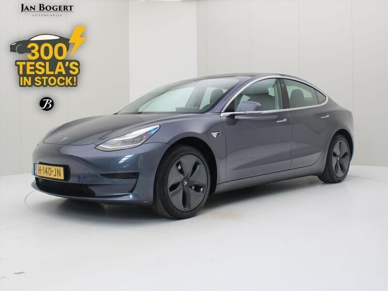 Grau Gebraucht 2020 Tesla Model 3 Standard Range Limousine | 18.400 € (Fairer Preis) - Bild 1/4