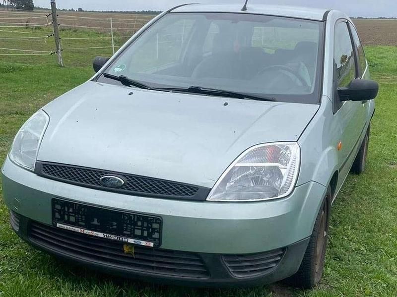 Gebraucht Ford Fiesta 69 PS (50 kW) 2003 Silber Kleinwagen