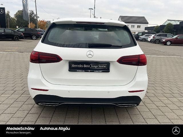 Gebraucht Mercedes B180 Advanced 116 PS (85 kW) 2024 Unilack polarweiß Van / Kleinbus