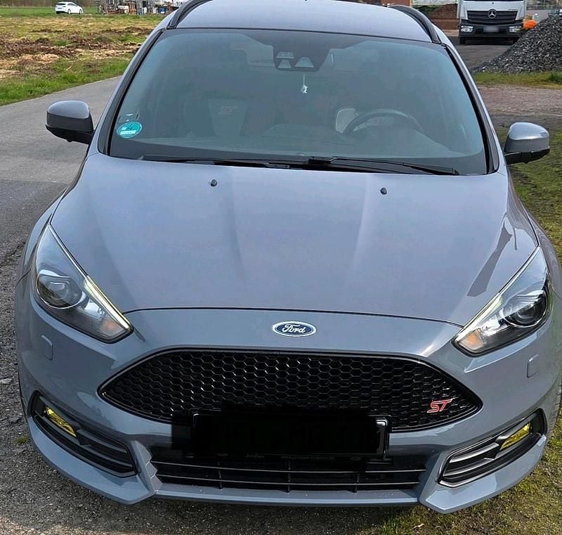 Usata Ford Focus ST 250 CV (183 kW) 2017 Grigio Station wagon