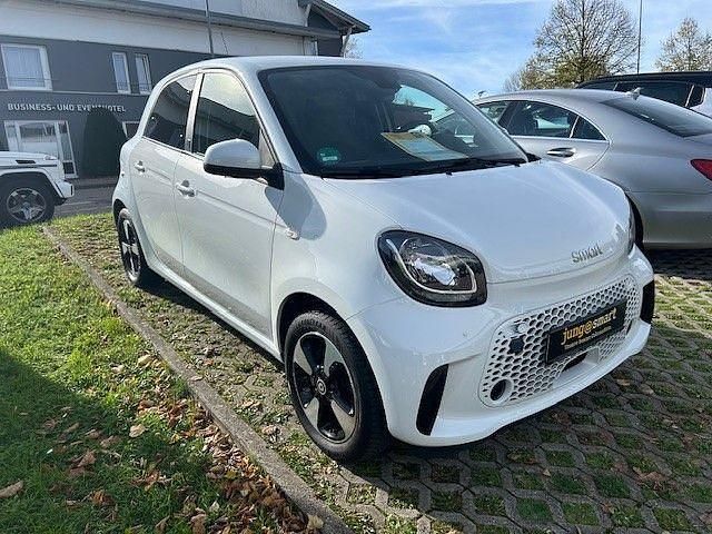 Karosserie in white Gebraucht 2021 Smart ForFour Electric Drive Limousine | 9.900 € (Fairer Preis) - Bild 1/4