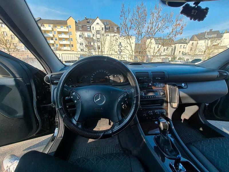 Gebraucht Mercedes C240 170 PS (125 kW) 2003 Schwarz Limousine