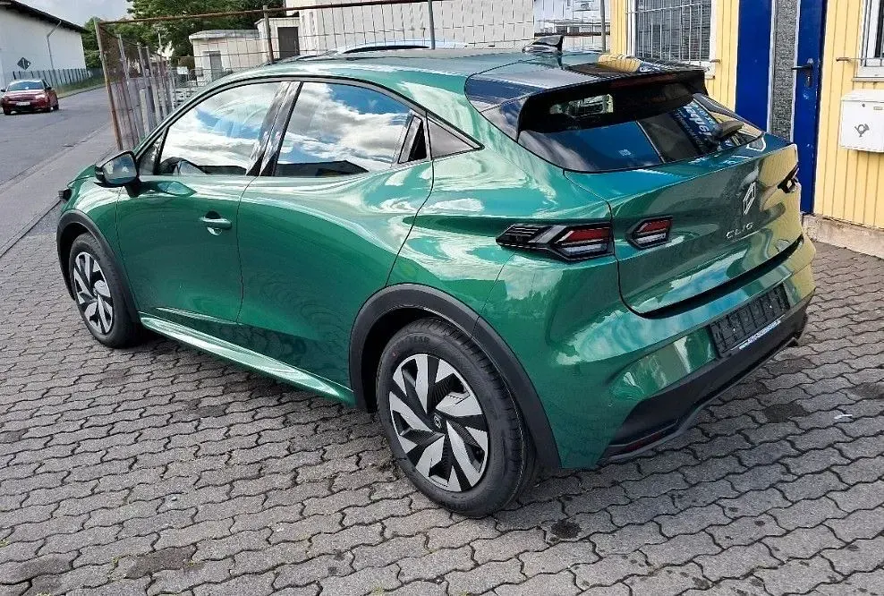 Nowe Renault Clio V Evolution 114 KM (83 kW) 2026 Zielony Sedan/Limuzyna