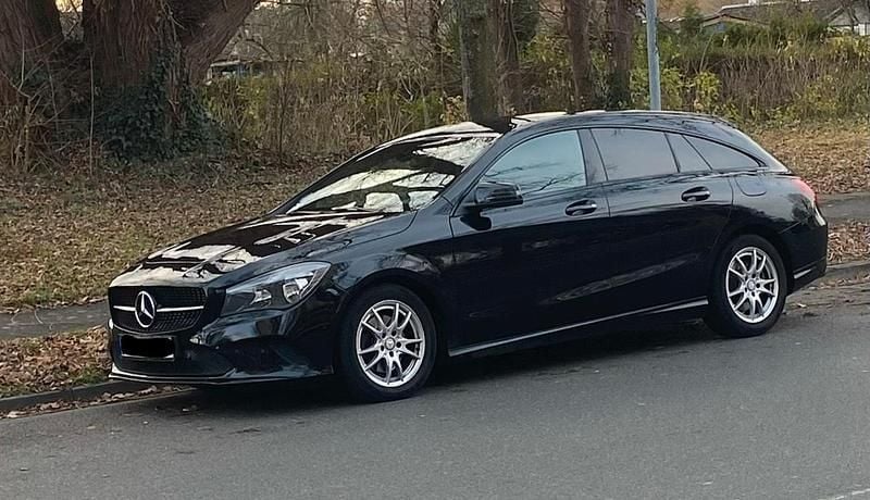 Schwarz Gebraucht 2017 Mercedes CLA200 Kombi | 10.850 € (Guter Preis) - Bild 1/4