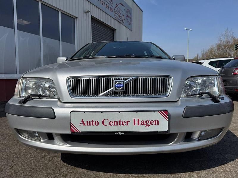Second-hand Volvo V40 165 CP (121 kW) 2000 Argintiu Break
