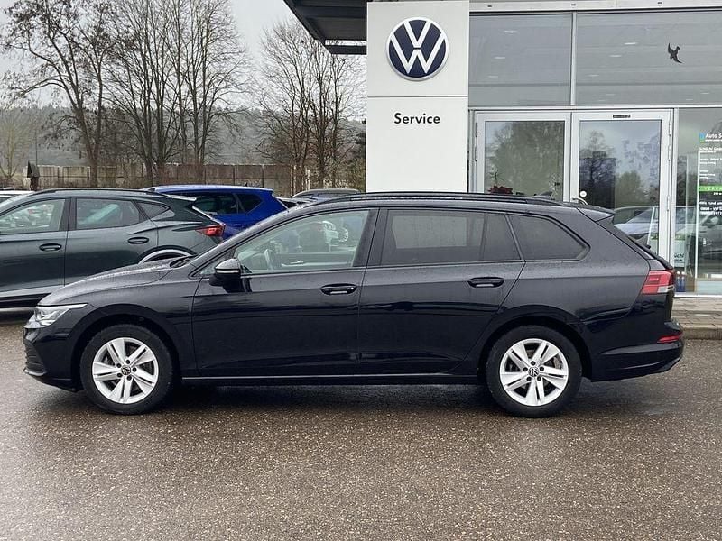 Second-hand VW Golf VIII Life 150 CP (110 kW) 2022 Negru Break