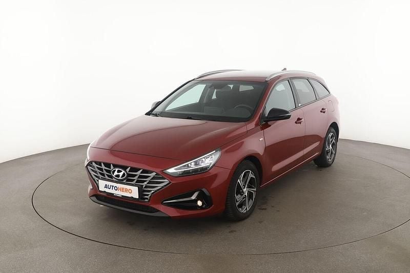 Rot Gebraucht 2021 Hyundai i30 Intro Edition Kombi | 17.790 € (Etwas zu teuer) - Bild 1/3