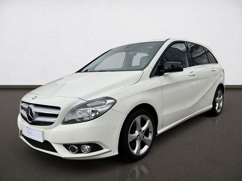 Gebraucht Mercedes B180 122 PS (89 kW) 2013 Weiß Van / Kleinbus