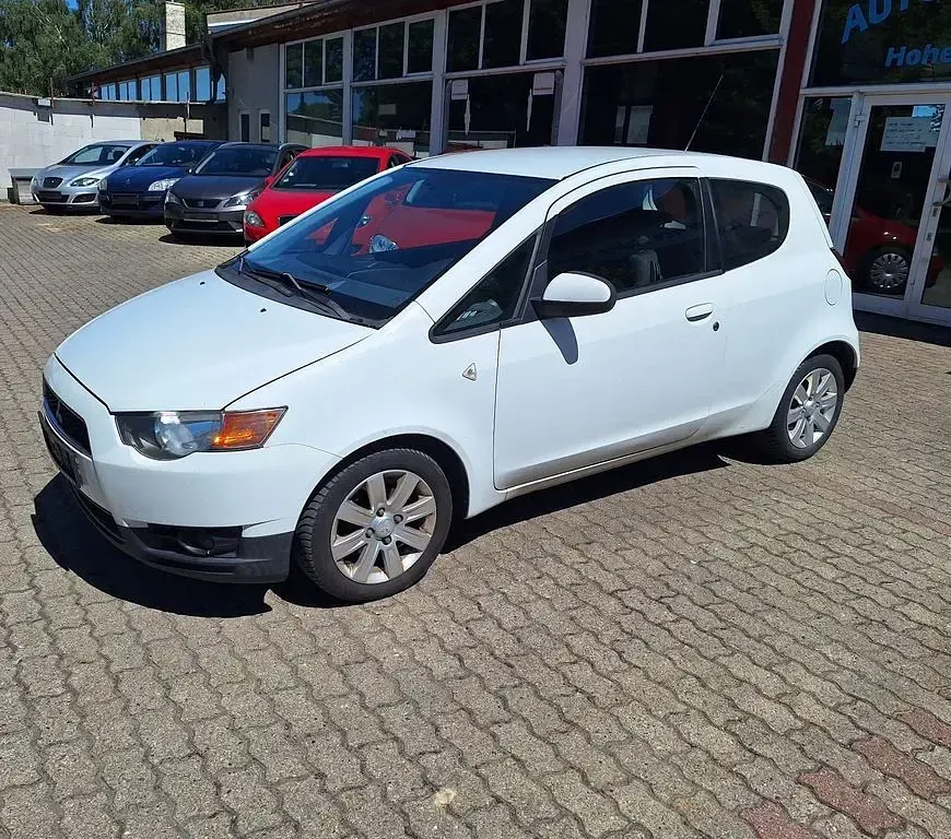 Gebraucht Mitsubishi Colt 75 PS (55 kW) 2011 Weiß Kleinwagen