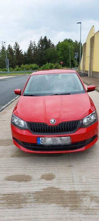 Rot Gebraucht 2016 Skoda Fabia Cool Edition Limousine | 6.100 € (Guter Preis) - Bild 1/4