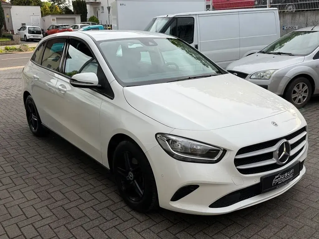 Gebraucht Mercedes B180 136 PS (100 kW) 2019 Weiß Van / Kleinbus