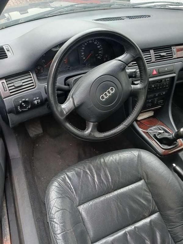 Gebraucht Audi A6 165 PS (121 kW) 1997 Blau Limousine