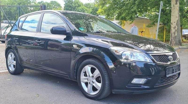 Black pearl Gebraucht 2012 Kia Ceed Edition 7 Kleinwagen | 4.499 € (Superpreis) - Bild 1/4
