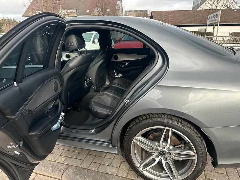 Gebraucht Mercedes E220 AMG 194 PS (142 kW) 2018 Grau Limousine