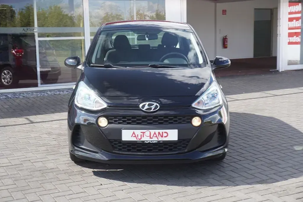 Gebraucht Hyundai i10 Classic 67 PS (49 kW) 2017 Schwarz Kleinwagen