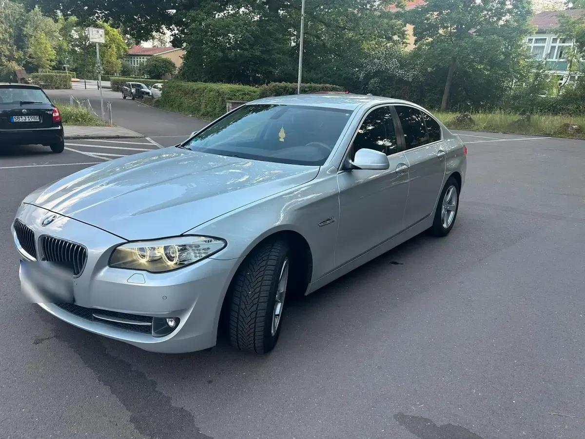 Gebraucht BMW 528 258 PS (189 kW) 2011 Silber Limousine