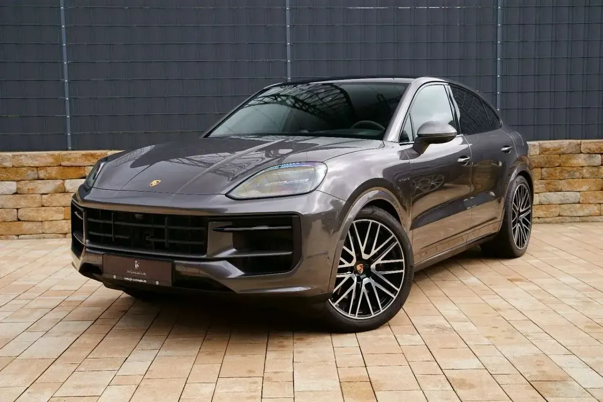 Gebraucht Porsche Cayenne E-Hybrid Coupe 470 PS (345 kW) 2025 Grau SUV