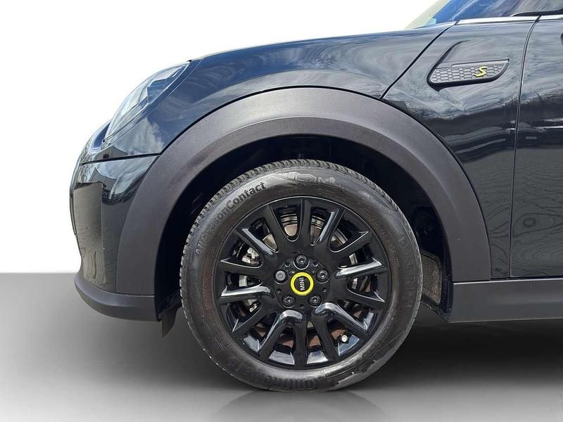 Gebraucht Mini Cooper SE 135 kW (184 PS) 2023 Midnight black metallic Kleinwagen