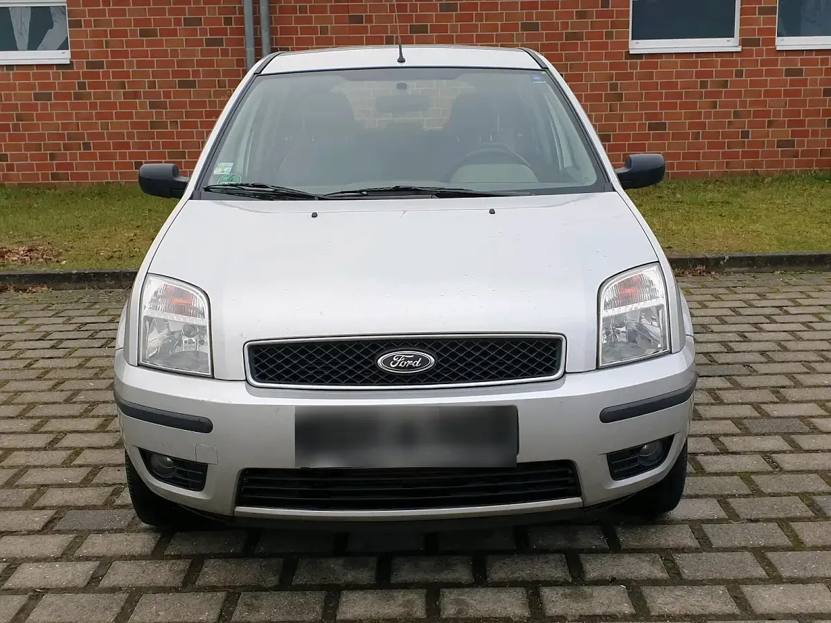 Gebraucht Ford Fusion S 70 PS (51 kW) 2004 Silber Kleinwagen