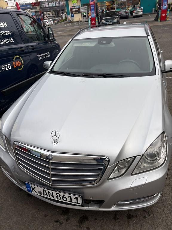 Gebraucht Mercedes E220 Avantgarde 170 PS (125 kW) 2013 Grau Limousine