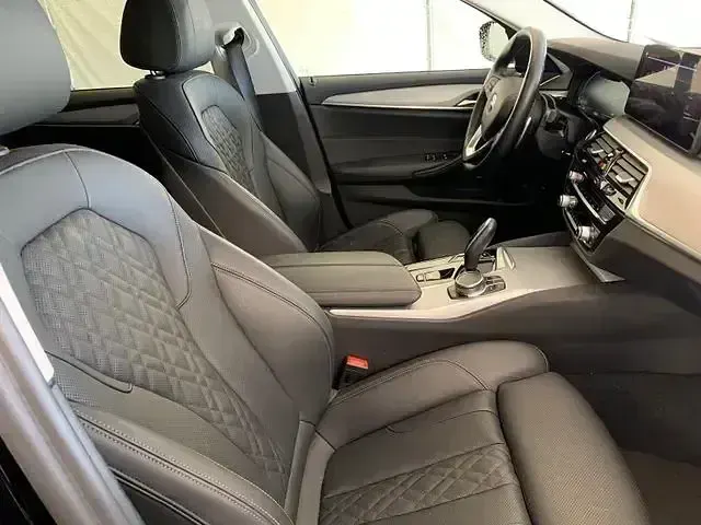 Gebraucht BMW 520 Sport Line 190 PS (139 kW) 2023 Schwarz Kombi