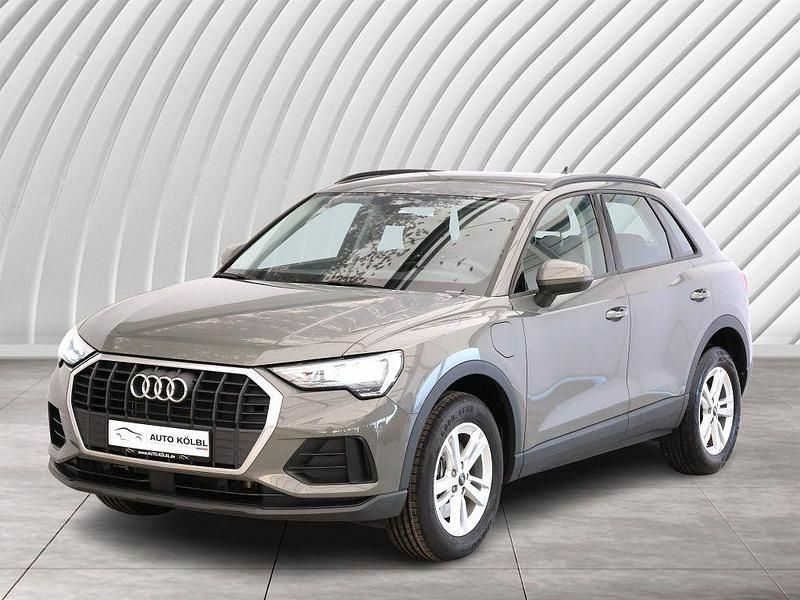 Chronosgrau metallic Gebraucht 2022 Audi Q3 SUV | 26.990 € (Superpreis) - Bild 1/4