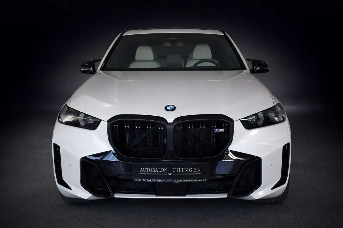 Gebraucht BMW X5 M M Sport 530 PS (389 kW) 2024 Mineralweiß metallic (metallic) SUV