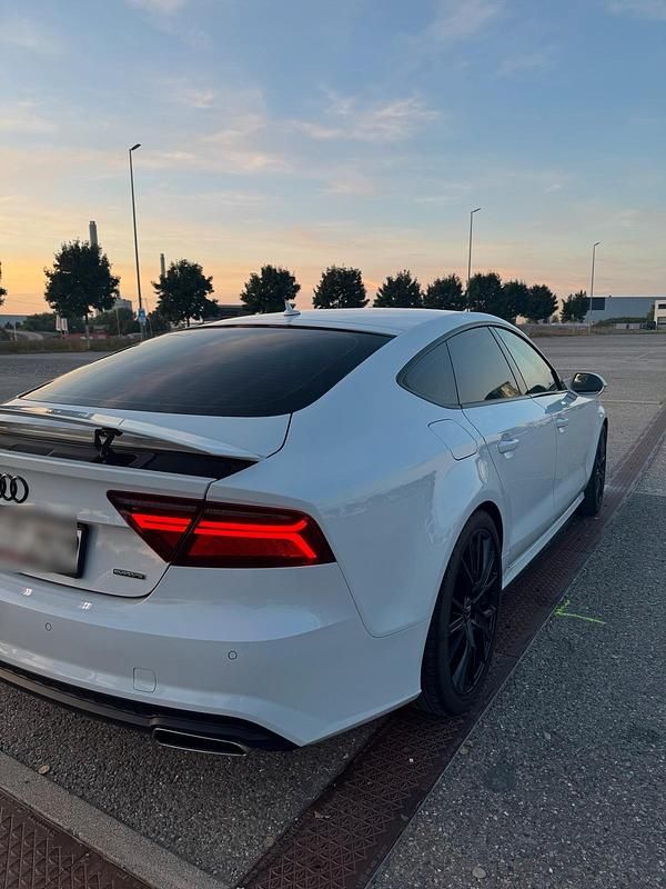 Weiß Gebraucht 2016 Audi A7 Competition Kleinwagen | 27.490 € (Etwas zu teuer) - Bild 1/4