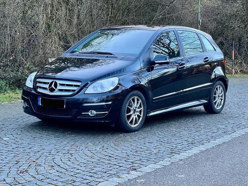Gebraucht Mercedes E200 193 PS (141 kW) 2009 Schwarz Limousine