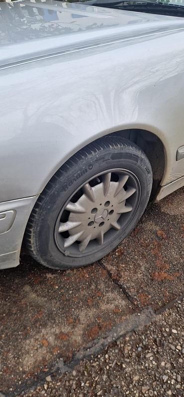 Gebraucht Mercedes E270 Elegance 170 PS (125 kW) 2001 Silber Kombi