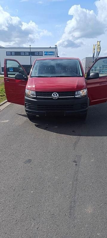 Gebraucht VW Transporter 102 PS (75 kW) 2019 Rot Van