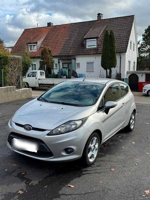 Grau Gebraucht 2012 Ford Fiesta Trend Kleinwagen | 3.000 € (Guter Preis) - Bild 1/4