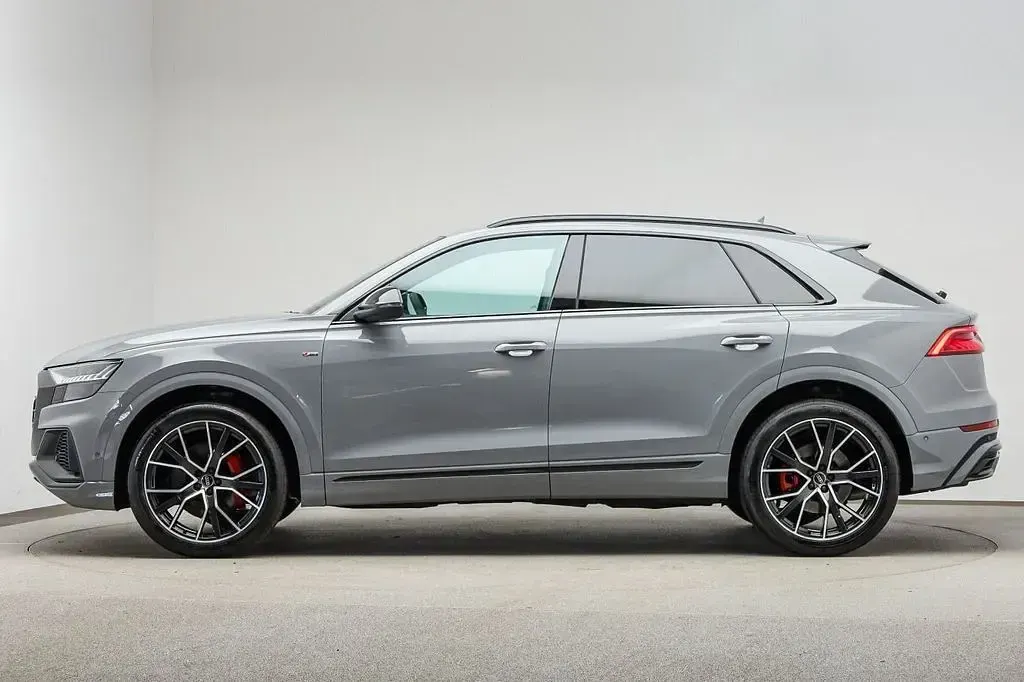 Gebraucht Audi Q8 Competition 340 PS (250 kW) 2023 Nardograu SUV