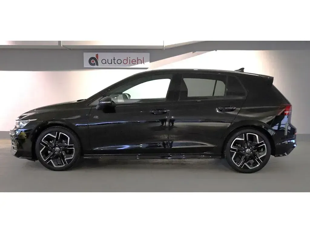 Gebraucht VW Golf VIII R-line 150 PS (110 kW) 2025 Schwarz Limousine