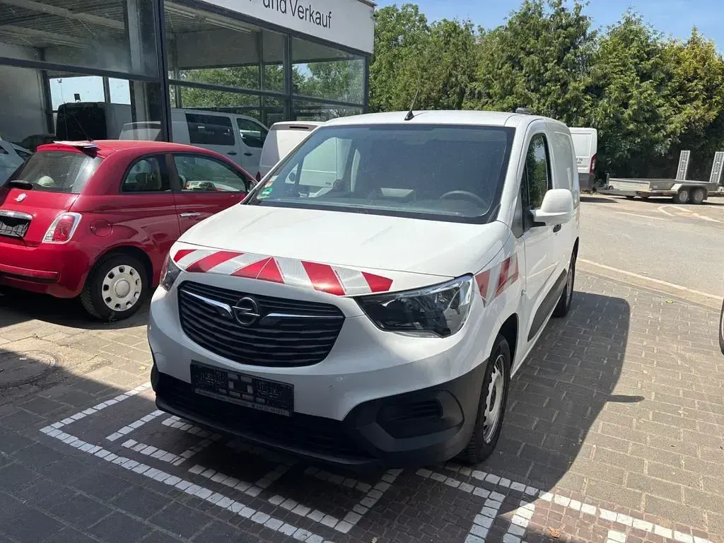 Gebraucht Opel Combo Edition 131 PS (96 kW) 2022 Weiß Van / Kleinbus